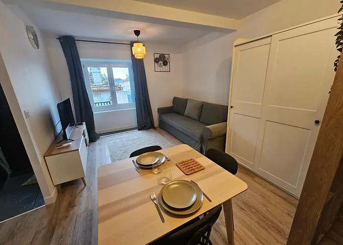 Le Beout - - Halles * Λούρδη