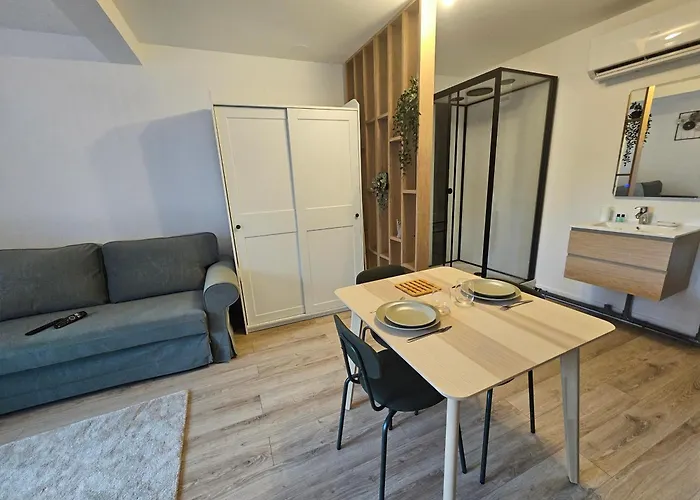 Le Beout - - Halles * לורדה